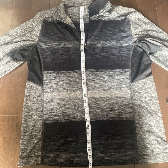 Lululemon women’s pullover with zipper size XL - Picture 4 of 5